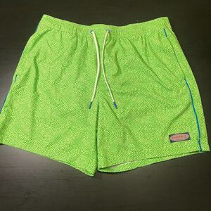 Vineyard Vines “Chappy” Printed Swim Trunks – Men’s Sz L – Green – 7" Inseam